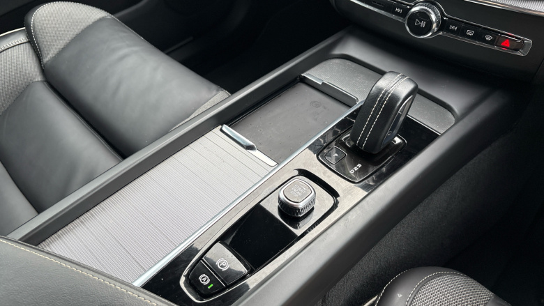 Volvo Xc60 2.0 B4D R DESIGN 5dr AWD Geartronic Diesel Estate